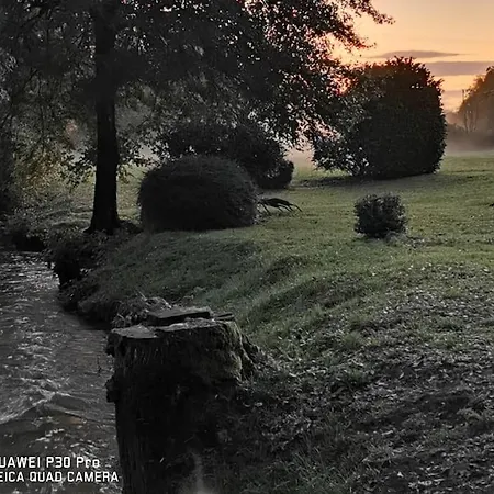 Casa de Férias La Roulotte Des Nuits Etoilees Du Moulin Sainte-Orse