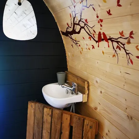 La Roulotte Des Nuits Etoilees Du Moulin Holiday home Sainte-Orse