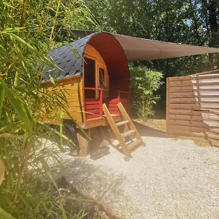 Casa de Férias La Roulotte Des Nuits Etoilees Du Moulin Sainte-Orse